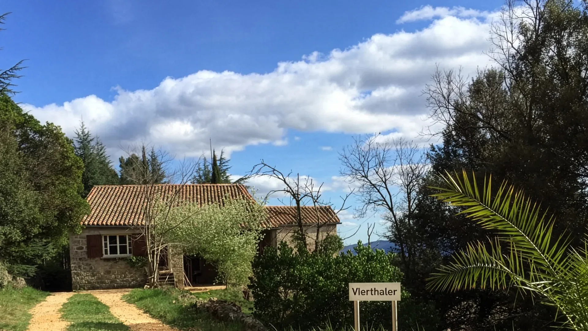 Einladende Terrasse in der Ardèche